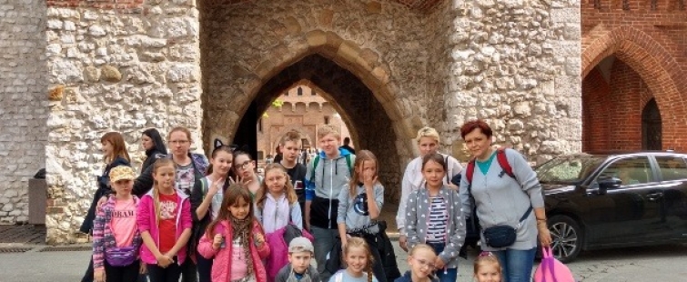 Powiększ obraz: Uczniowie podczas wycieczki do Krakowa
