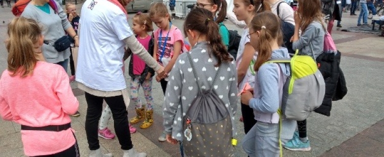 Powiększ obraz: Uczniowie podczas wycieczki do Krakowa