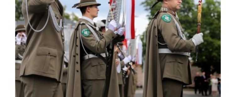 Powiększ obraz: Żołnierze w galowym mundurze